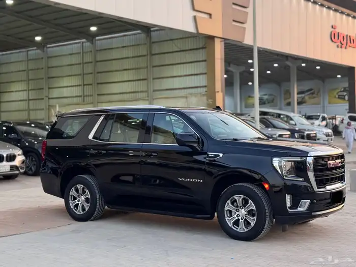 جي ام سي يوكن 2023 اسود 5