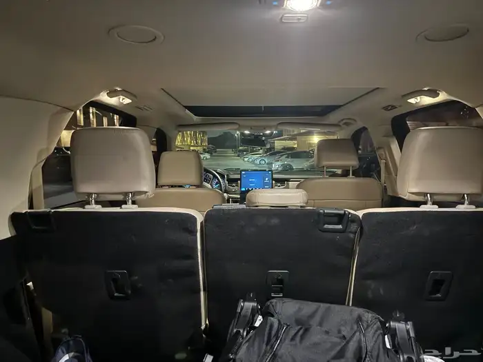 فورد اكسبديشن موديل 2023 XLT اللون اخضر غامق 18