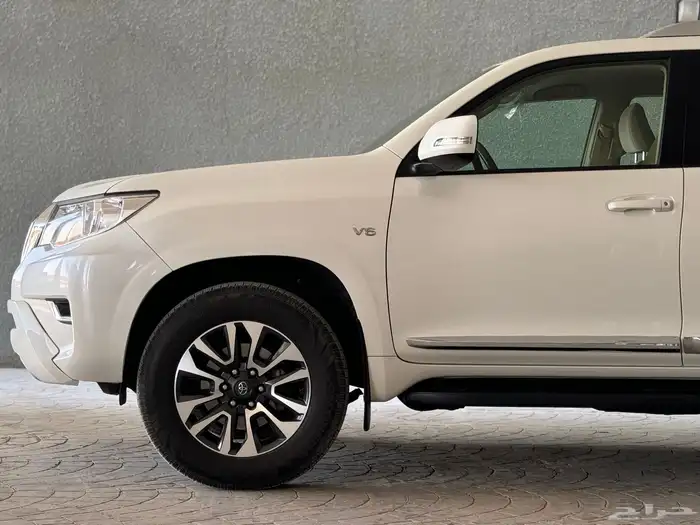 تويوتا برادو V6 موديل 2023 نظيف جدا 10