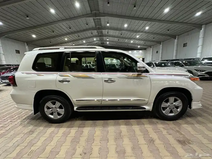 تويوتا لاند كروزر GXR موديل 2014 فل كامل نظيف بريمي 3