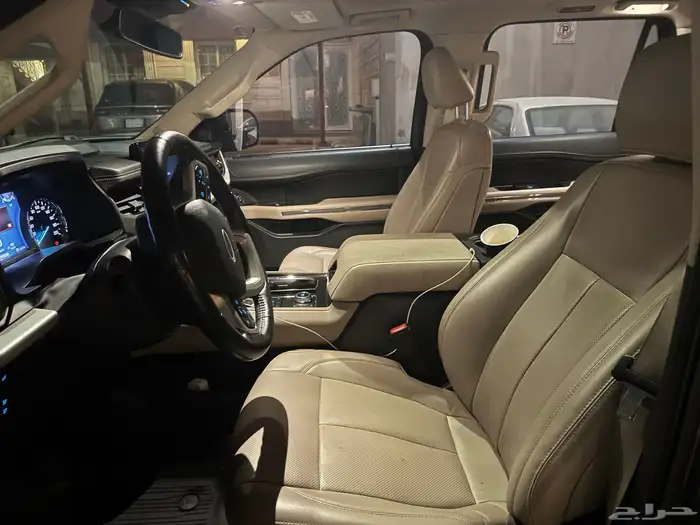 فورد اكسبديشن موديل 2023 XLT اللون اخضر غامق 7