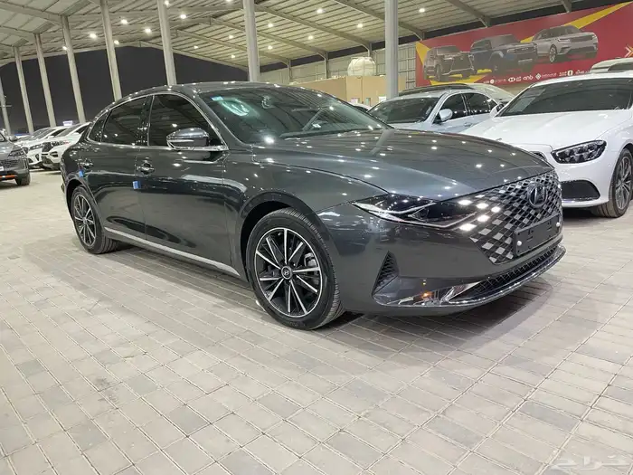 ازيرا 2021 نصف فل ( بنزين ) 6 سلندر 2