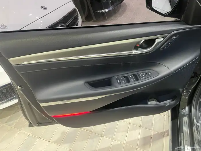 ازيرا 2021 نصف فل ( بنزين ) 6 سلندر 8