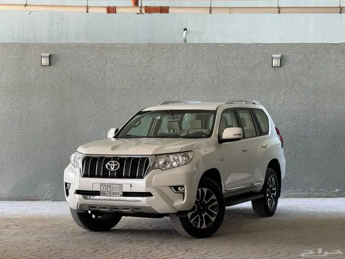 تويوتا برادو V6 موديل 2023 نظيف جدا 12