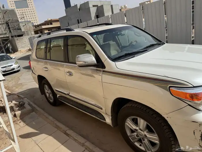 جيب لاندكروزر 2014 12