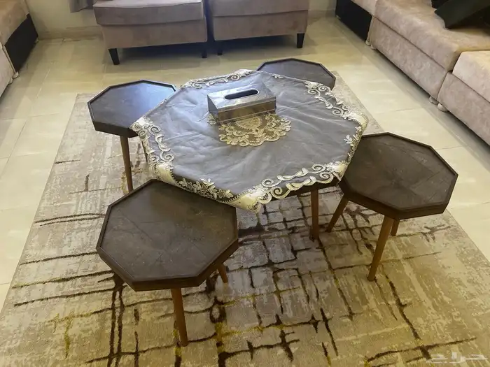 مجلس كامل مع الطاولات واثنين كراسي 3