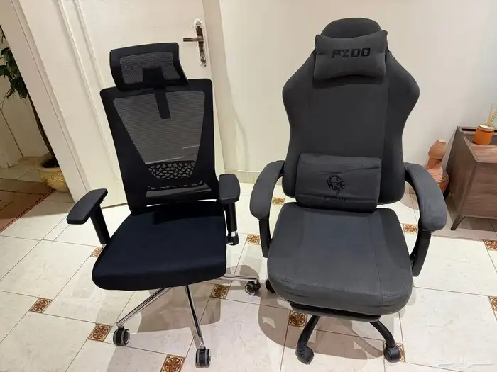 كرسي عدد 2 بحالة ممتازة   خزانة بحالة ممتازة 0