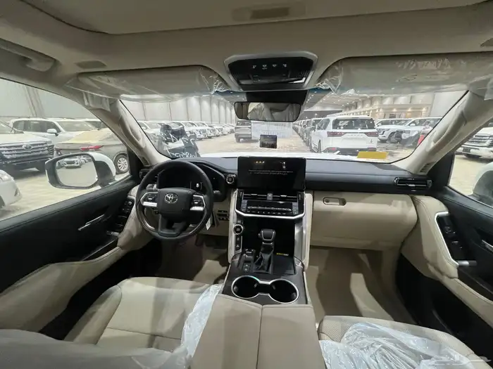 تويوتا لاندكروزر GXRL4 2025 12