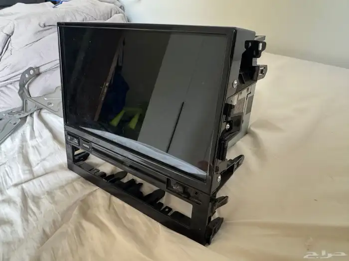 شاشة لاند كروزر 2018 الاصلية 2