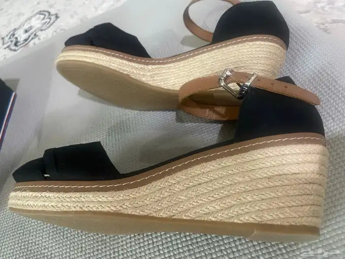 مقاس 39 للبيع بكرتونه لعدم مناسبة المقاس 2