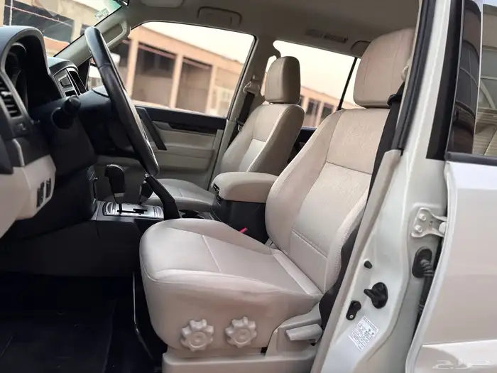 ميتسوبيشي باجيرو GLS 2022 28