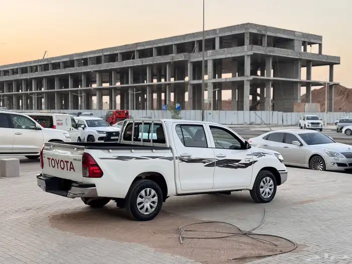 تويوتا هايلوكس 2021 ابيض ديزل جي ال 5