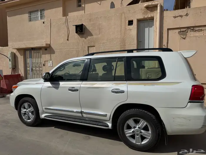 جيب لاندكروزر 2014 13