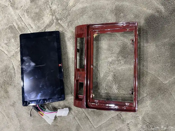 للبيع شاشه ممتازه وفيها ميزات مميزه 0