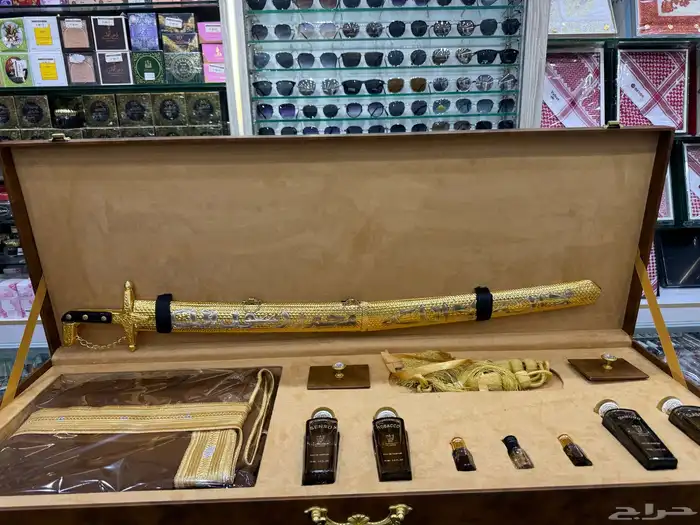 طقم هديه بحالته من براند الجزيره للعود 0