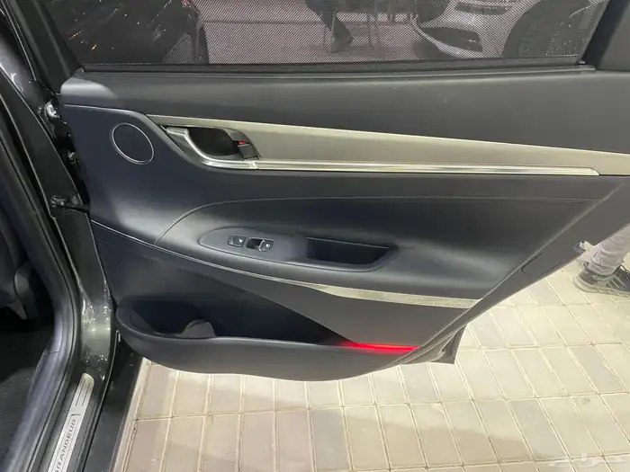 ازيرا 2021 نصف فل ( بنزين ) 6 سلندر 22