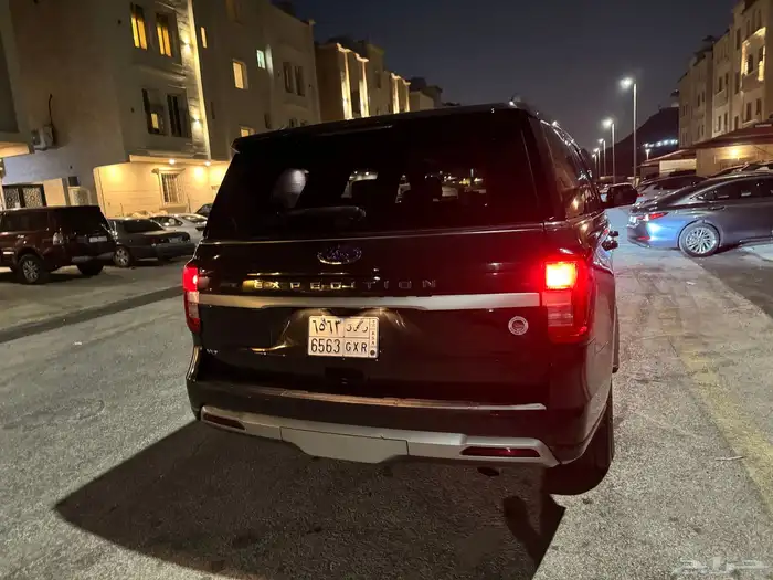 فورد اكسبديشن موديل 2023 XLT اللون اخضر غامق 20