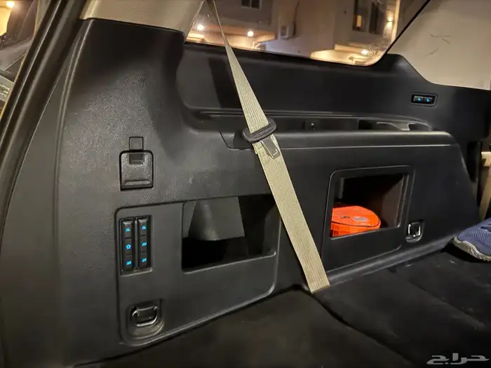 فورد اكسبديشن موديل 2023 XLT اللون اخضر غامق 17