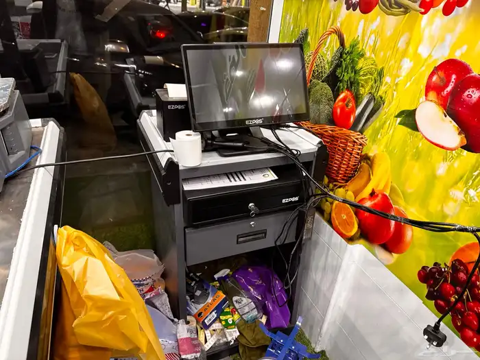 اغراض وديكور كامل محل خضار للبيع الكل 7