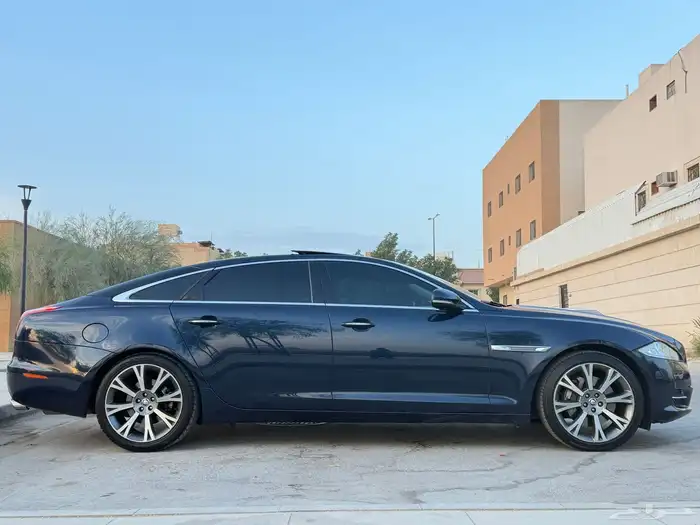 جاكوار XJL Portfolio 2012 فل اطلبية تنفس طبيعي بحالة الوكالة 52