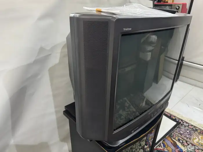 تلفزيون سوني قديم 4