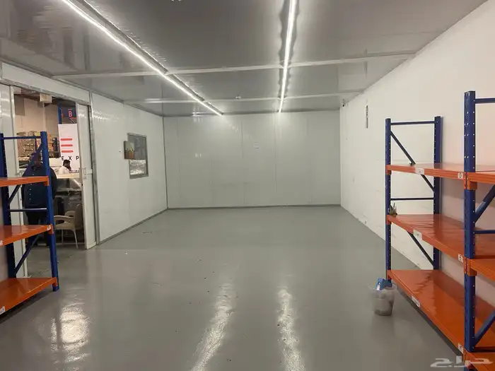 غرفة مبردة داخل مستودع مساحة 65 متر 1