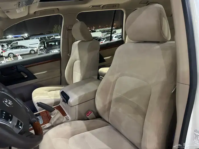 تويوتا لاند كروزر GXR موديل 2014 فل كامل نظيف بريمي 14