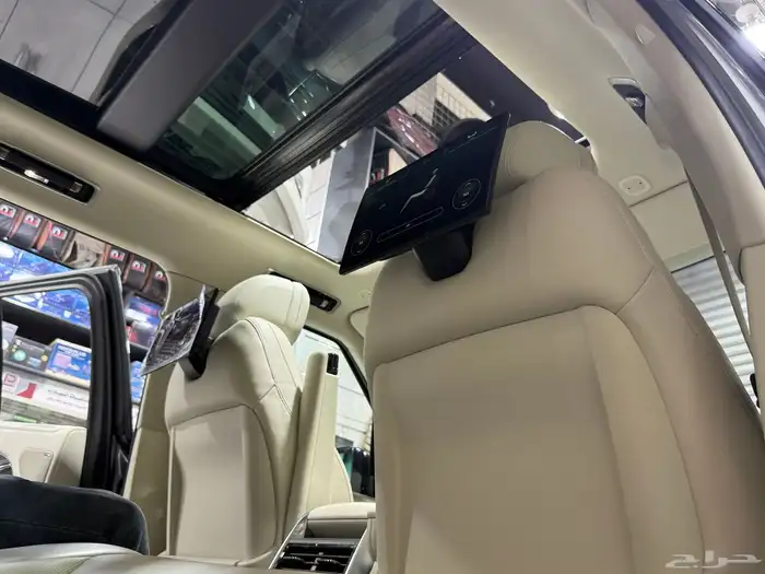 شاشات مراتب خلفية رنج روفر 2024 إلى 2025 نفس شكل الوكا 8