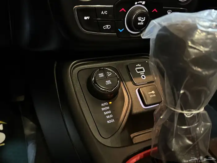 جيب كومباس تريل هوك 2018 (( بحالة ممتازة )) 23