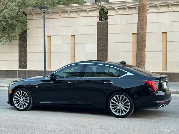 كاديلاك CT5 موديل 2023 اعلى فئة مخزن ممشى 6 الف تحت الضمان 9