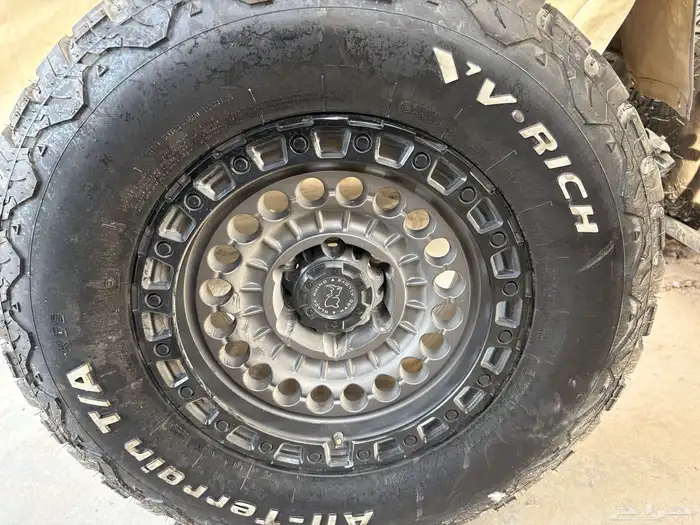 جنوط بلاك راينو مع كفرات نص حجرية   6 مسامير 0