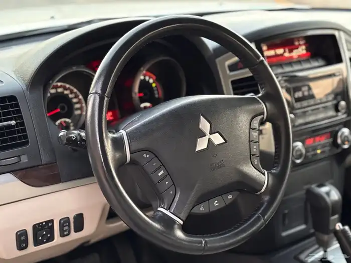 ميتسوبيشي باجيرو GLS 2022 30