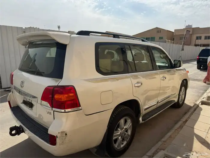 جيب لاندكروزر 2014 11