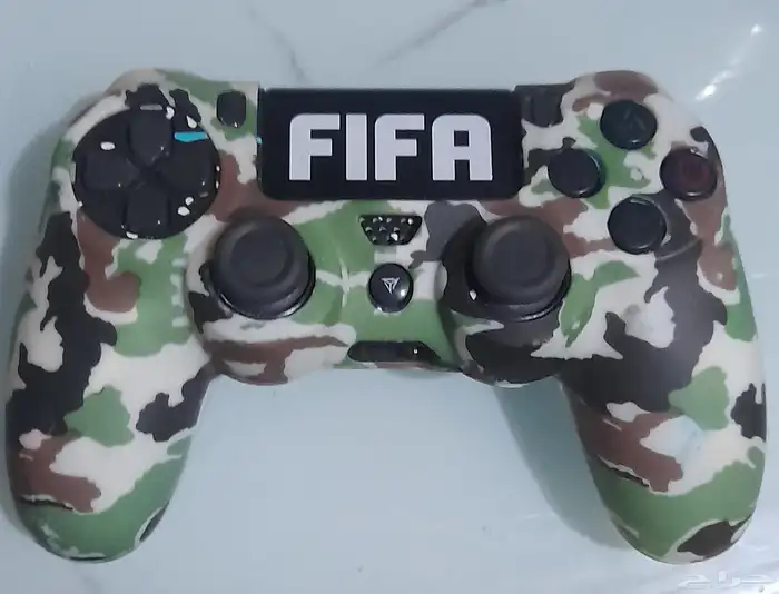 يد سوني 4 مستعمل مع القراب حقها 1