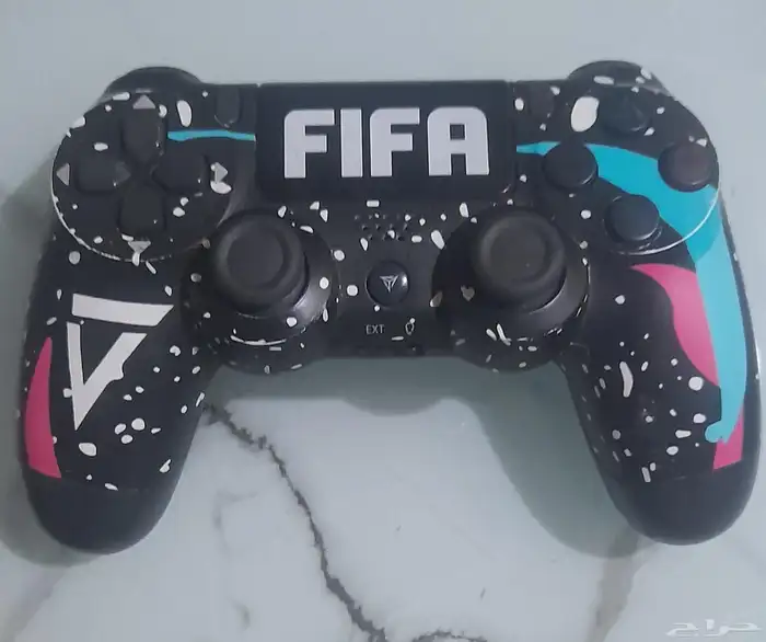 يد سوني 4 مستعمل مع القراب حقها 0