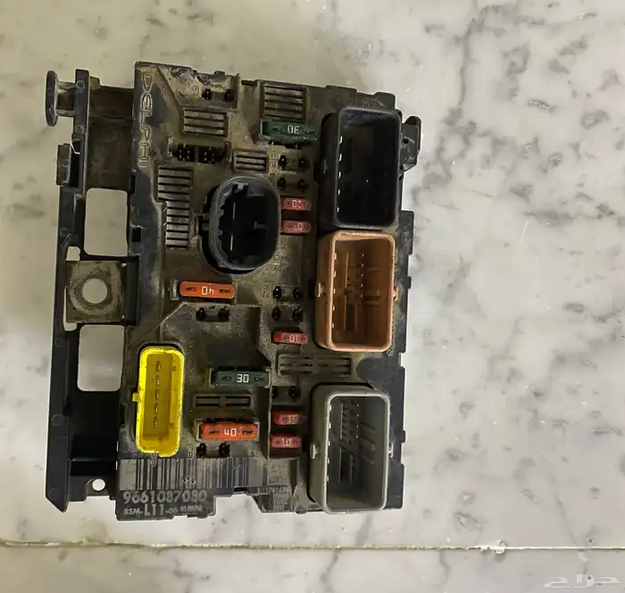 كويلات و علبة فيوزات و شاشة بيجو 307 8