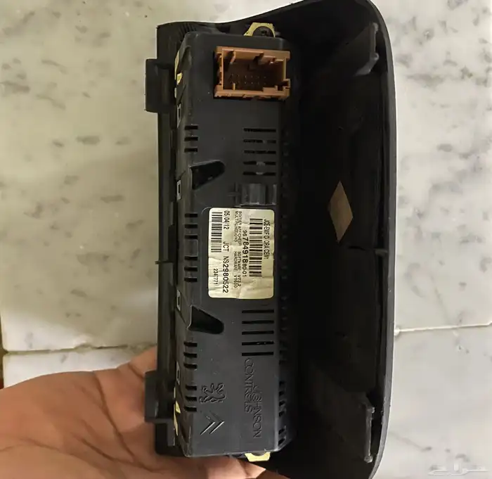 كويلات و علبة فيوزات و شاشة بيجو 307 4