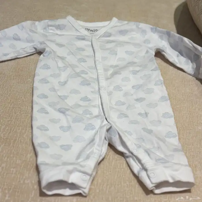 ملابس أطفال أولاد 0-6 شهور بعضها جديد وبعضها مستعمل نظيف. 16