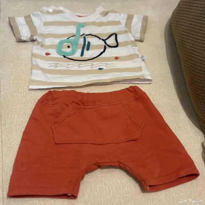 ملابس أطفال أولاد 0-6 شهور بعضها جديد وبعضها مستعمل نظيف. 6