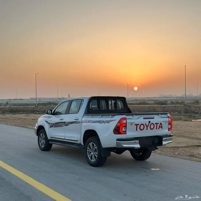 تويوتا هايلوكس غمارتين بنزين 4x4 فل كامل S-GLX 2025 1