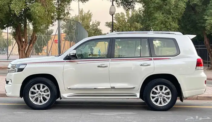 تويوتا لاندكروزر 2017 GXR فل سعودي 3