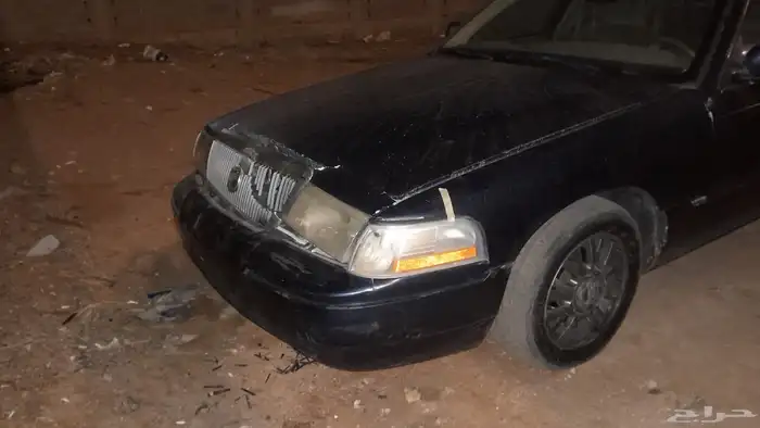 فورد قراند ماركيز 2005سعودي مصدوم يمشي 1