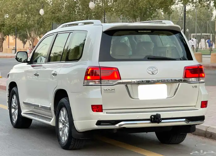 تويوتا لاندكروزر 2017 GXR فل سعودي 6