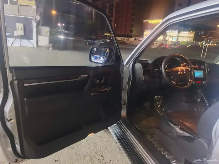 ميتسوبيشي باجيرو ربع 2016 للبيع 15