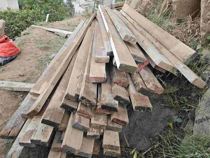 خشب للبيع بسعر رمزي 0