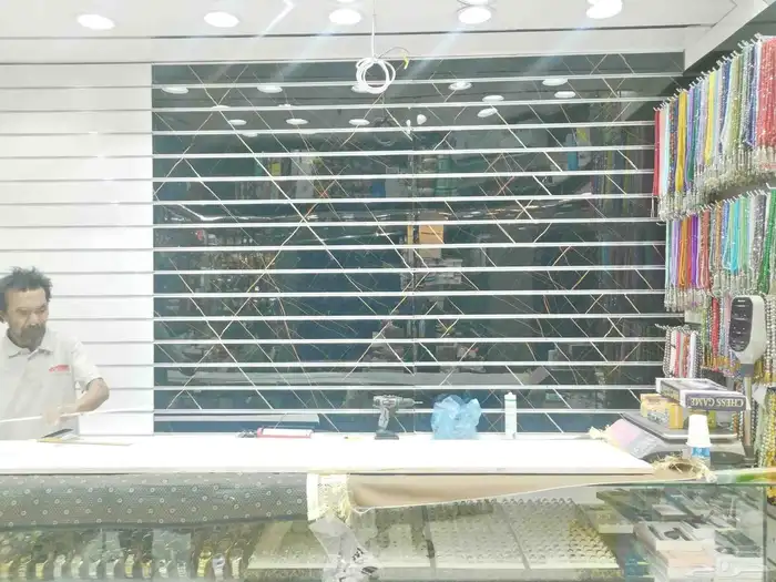 لجميع انواع الديكورات المحلات 1