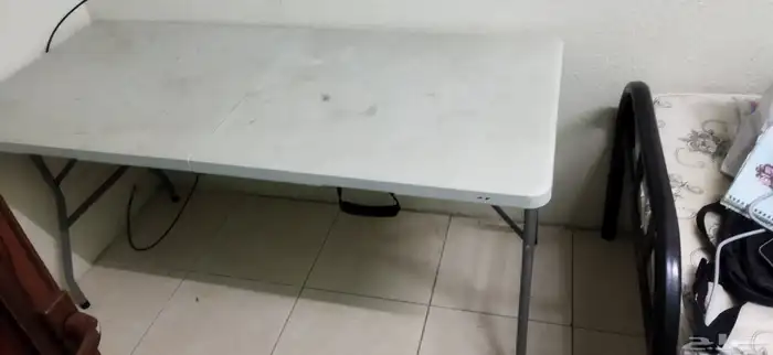 طاولة 160 70 سم و كمودينة 3