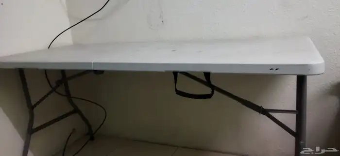 طاولة 160 70 سم و كمودينة 4