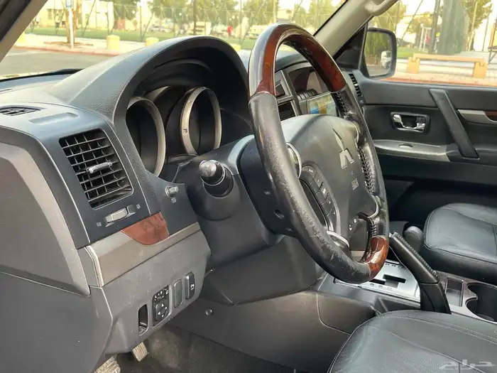 متسوبيشي باجيرو 2018 فل سعودي 25