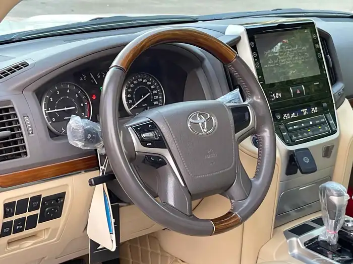 تويوتا لاندكروزر 2017 GXR فل سعودي 14